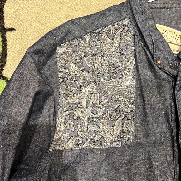 Vintage shirt with lots of details - Picture 2 of 5